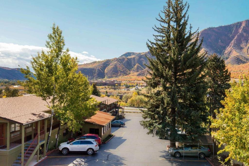Rodeway Inn Glenwood Springs Bagian luar foto