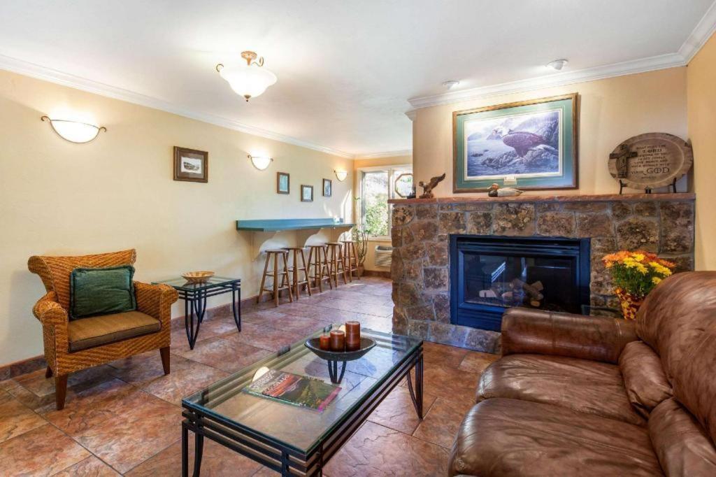 Rodeway Inn Glenwood Springs Bagian luar foto